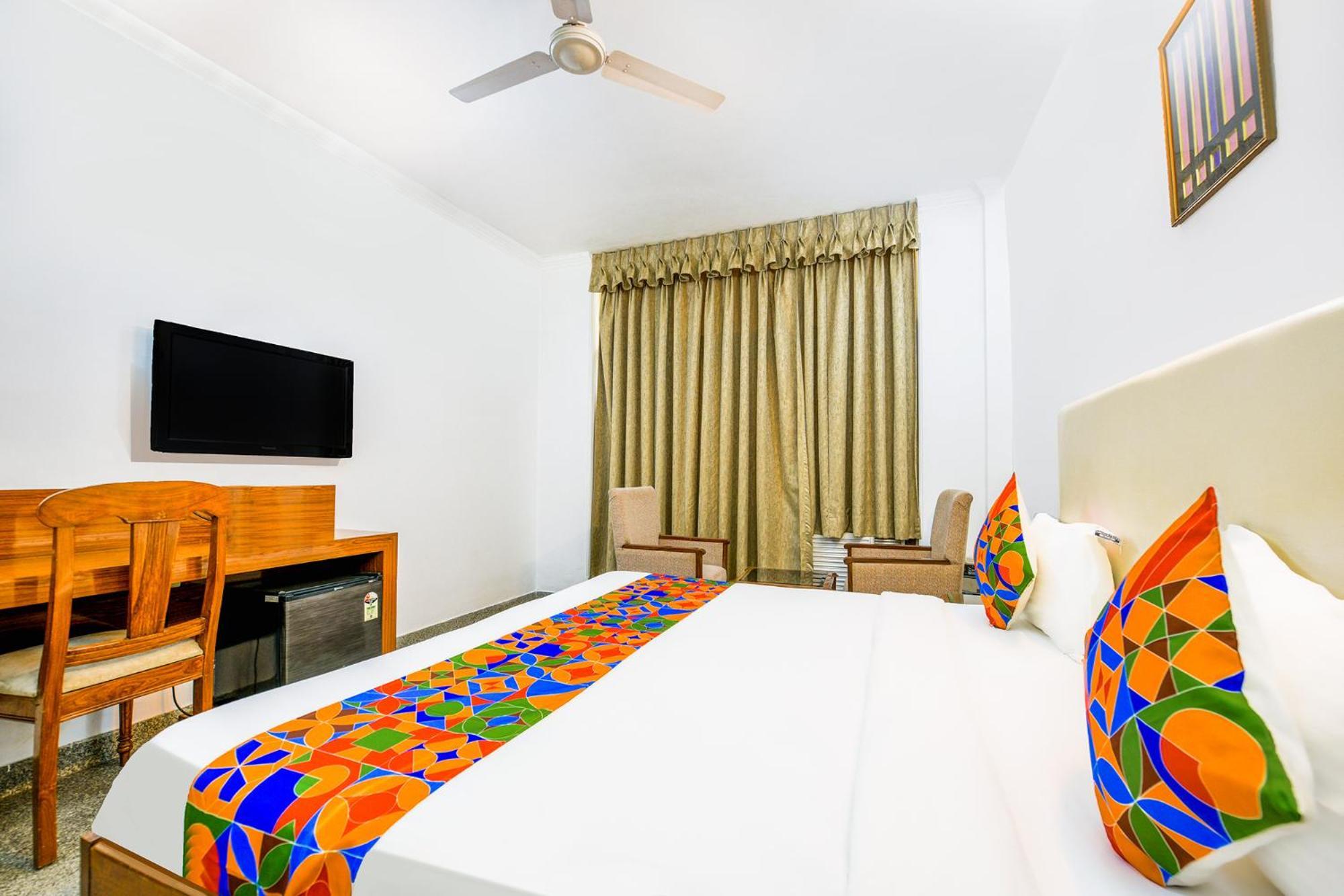 Hotel Exotica Leisure Valley, Gurgaon Exterior foto